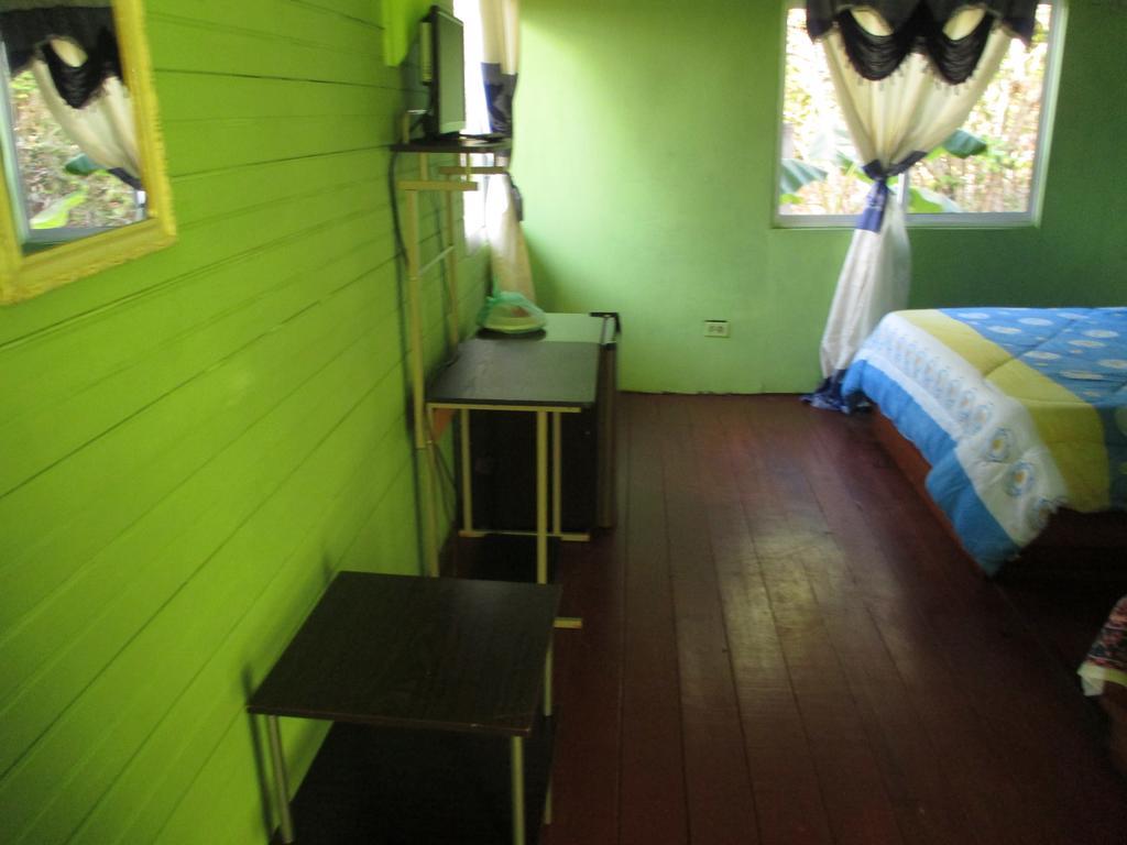 Hotel Flemming Tree Providencia Island Exterior photo